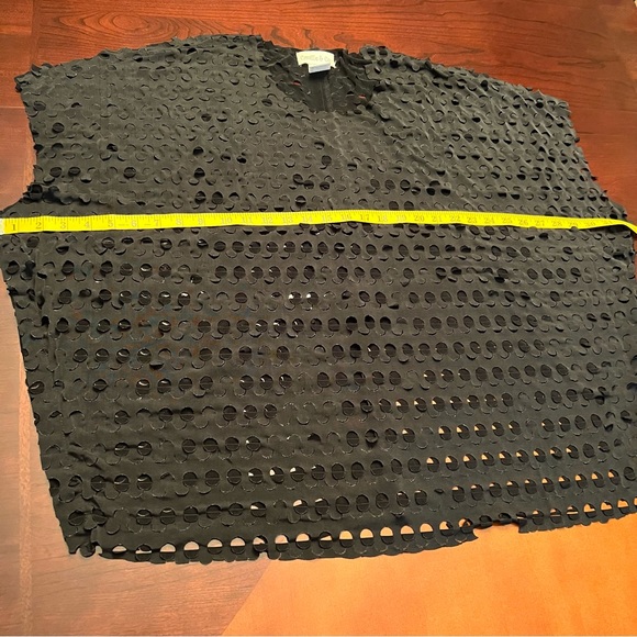 Black Women's Peekaboo Tunic Top - Picture 7 of 8